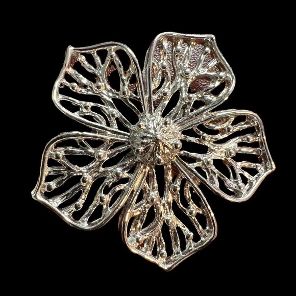 Brooch Flower Silver Tone Open Metal Work Textured Pin Floral Spring Vintage - Picture 1 of 7